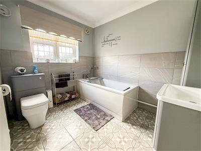 BATHROOM SUITE